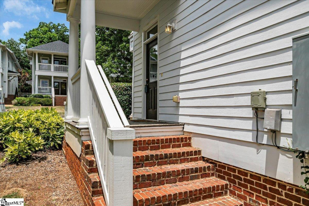 11 Oakhurst  Greenville, SC 29609