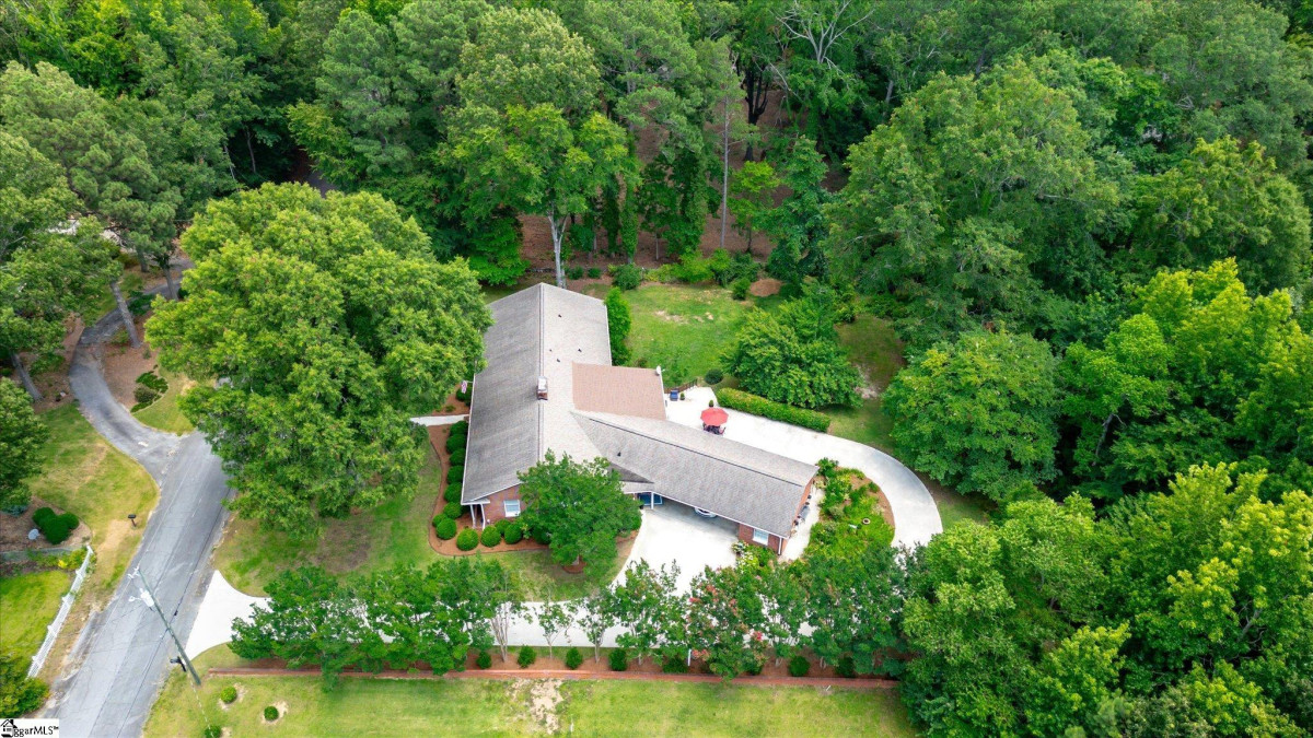 102 Woods Edge Clinton, SC 29325