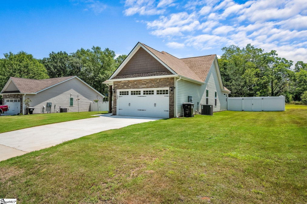 610 Glenwood St Belton, SC 29627