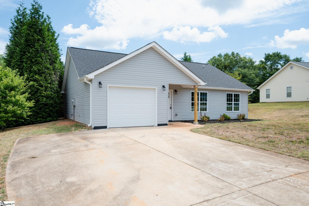 104 Whileaway  Taylors, SC 29687