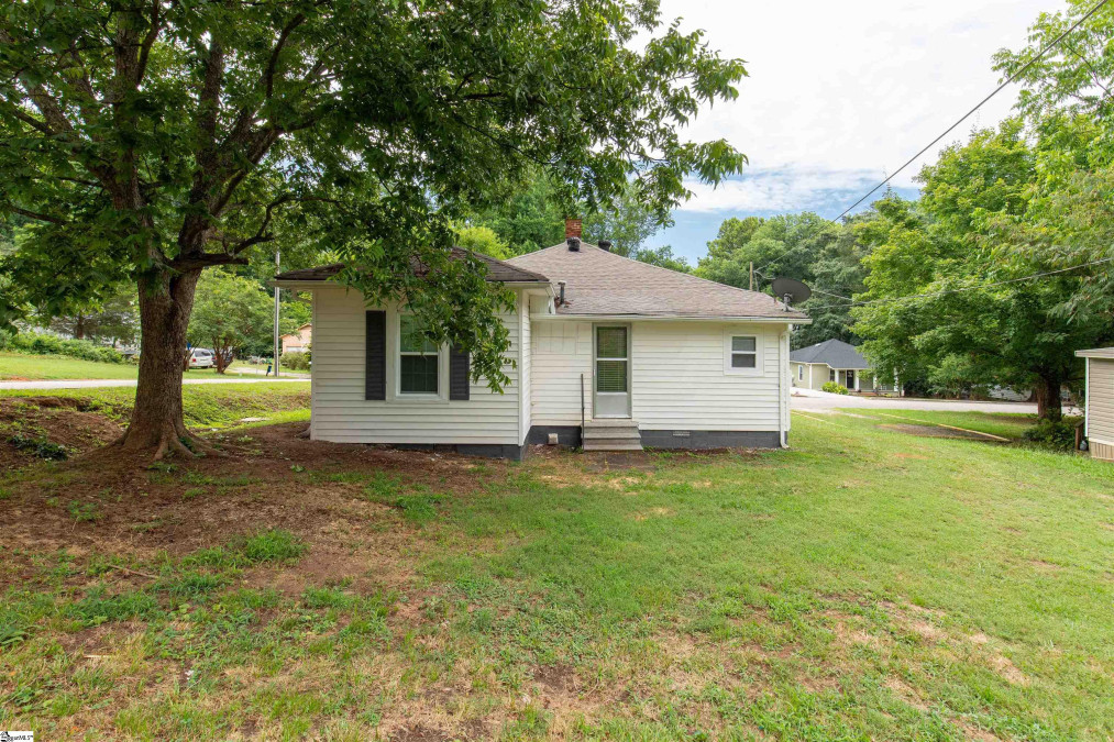 102 Poplar  Clover, SC 29710-1327