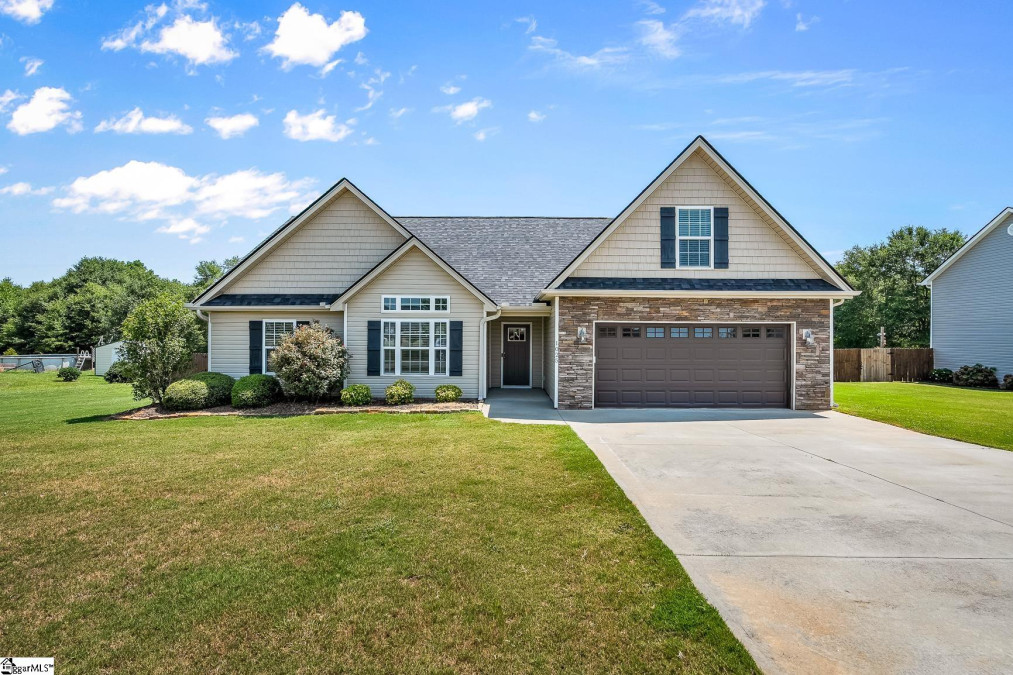 1025 Stoneham  Anderson, SC 29626