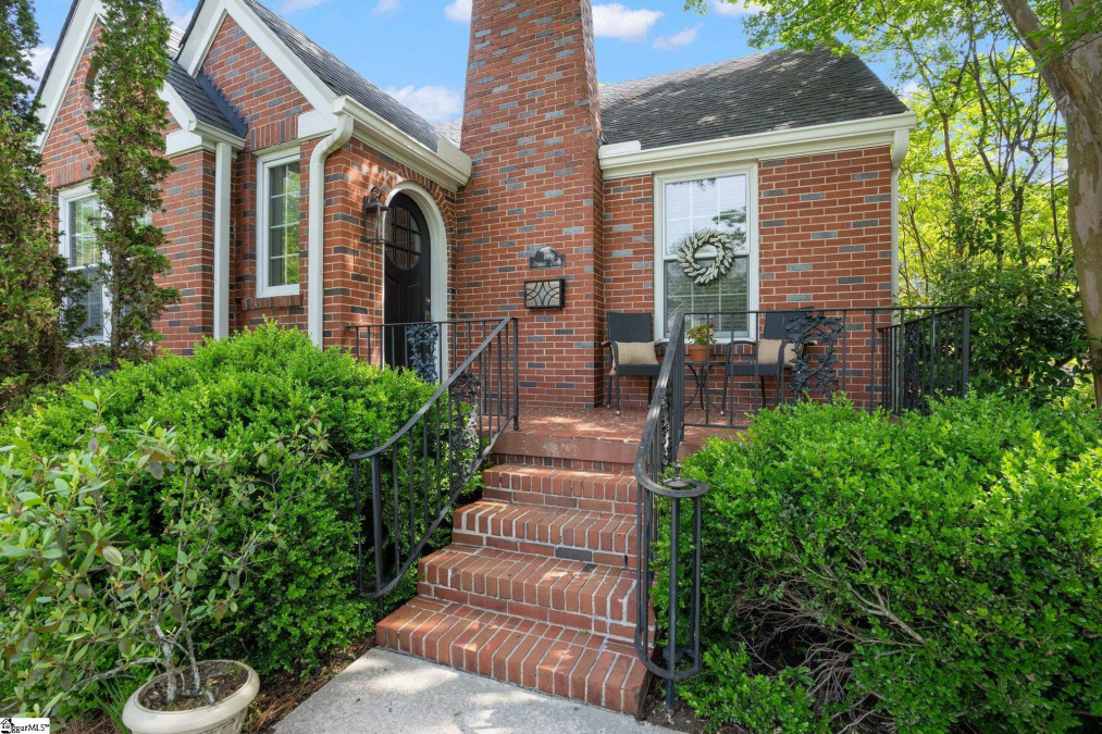 17 Ottaway  Greenville, SC 29605