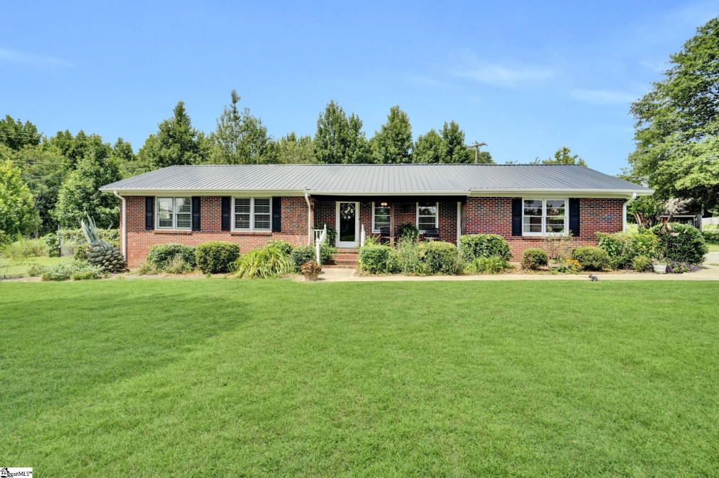 214 Lakeview  Simpsonville, SC 29681