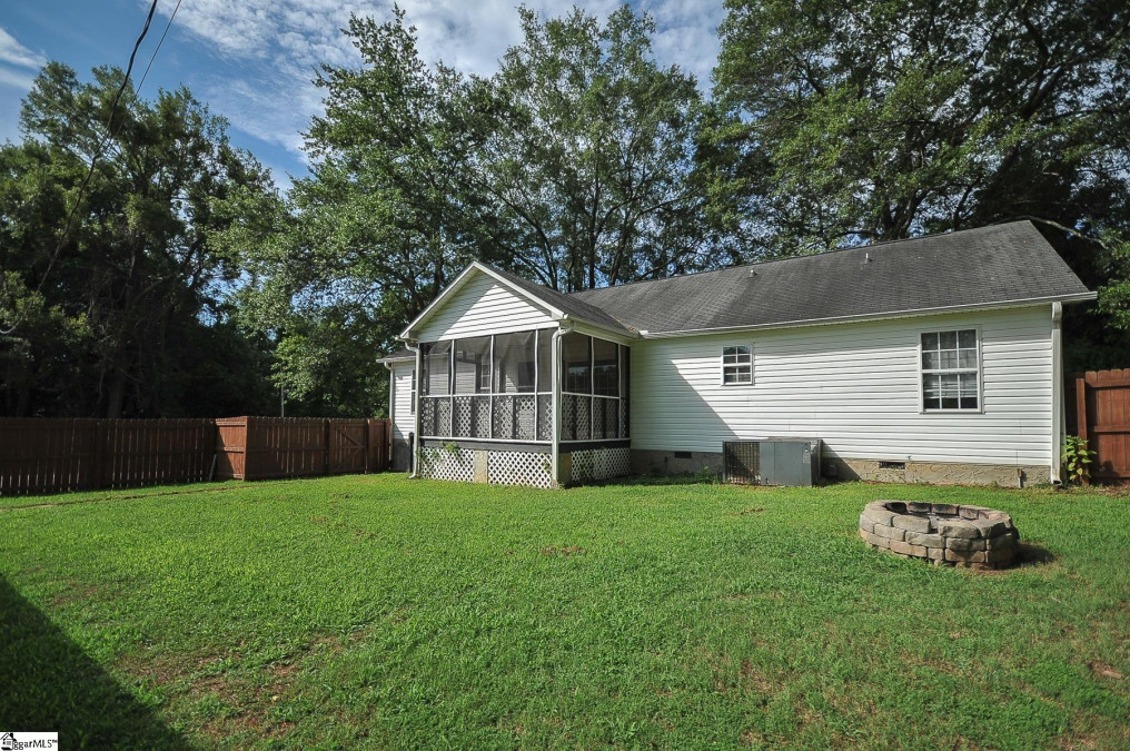 27 Belvue E Taylors, SC 29687