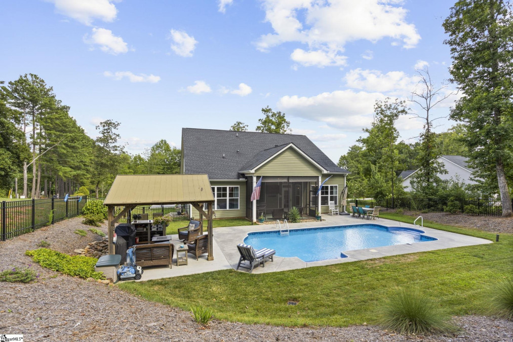 135 Robertson  Travelers Rest, SC 29690