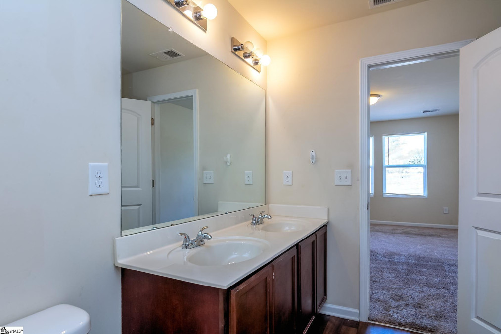 2B 10th  Greenville, SC 29611