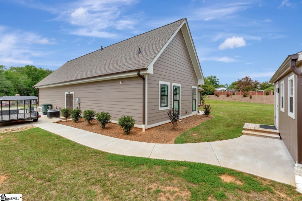 703 Ploma  Seneca, SC 29678