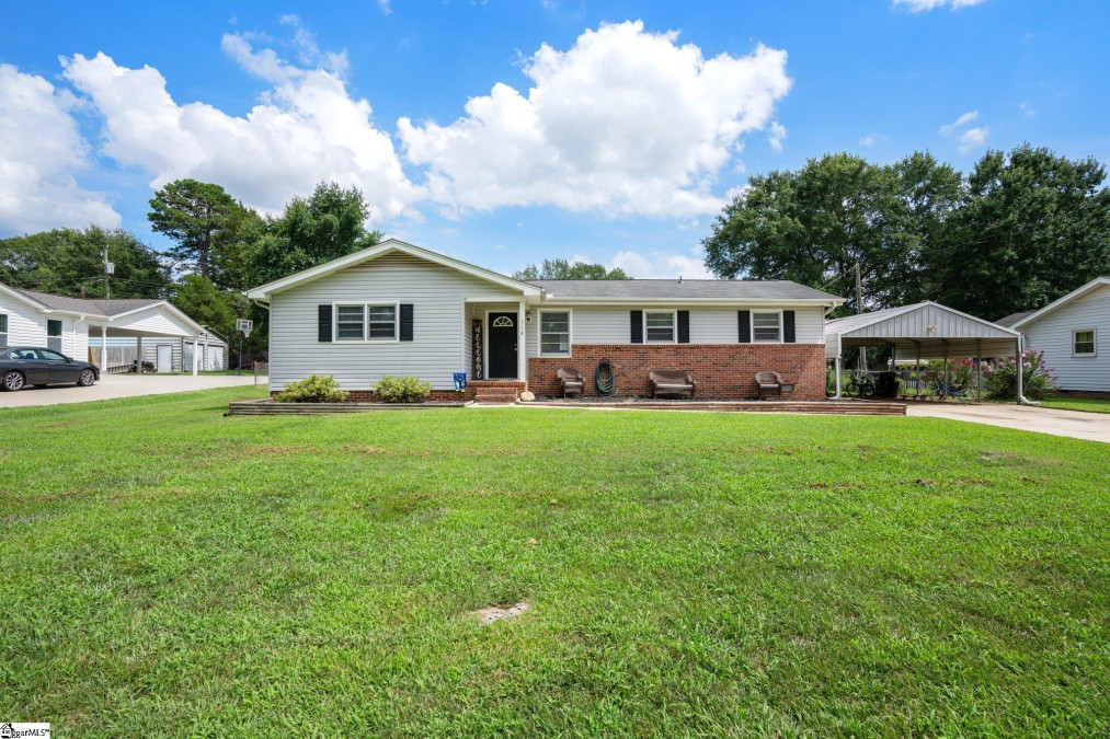 514 Yellow Wood W Simpsonville, SC 29680