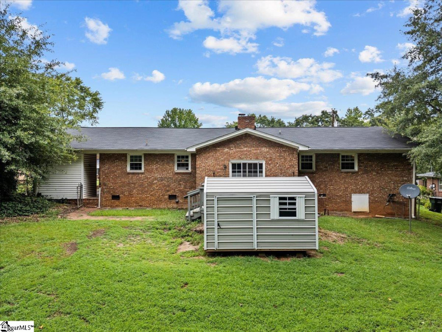 108 Hartsville  Taylors, SC 29687