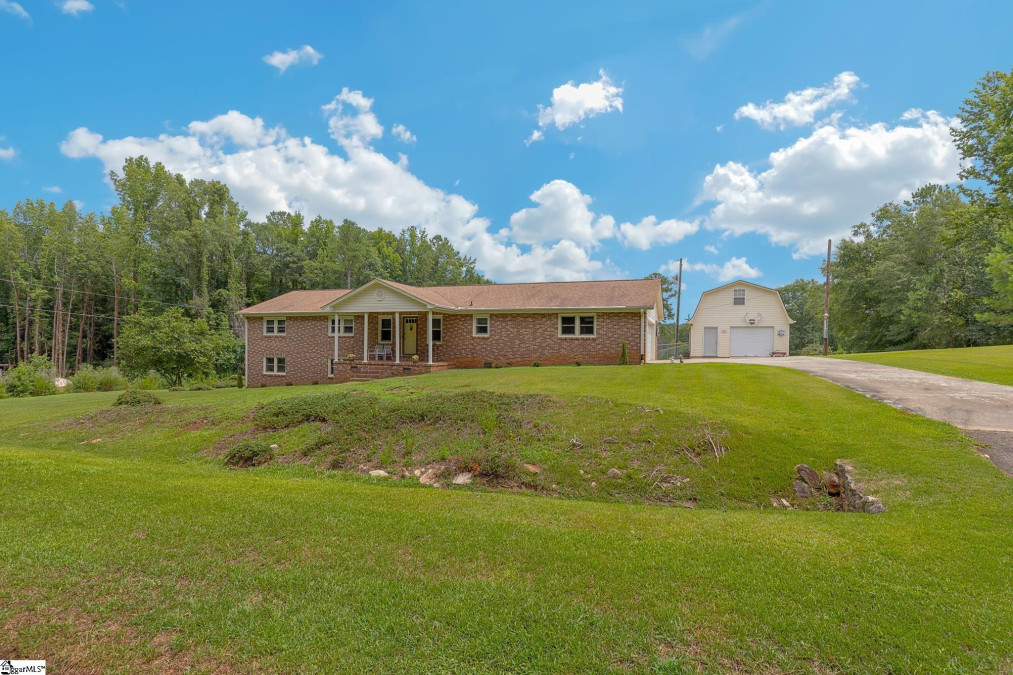 1219 Lakeside  Anderson, SC 29621