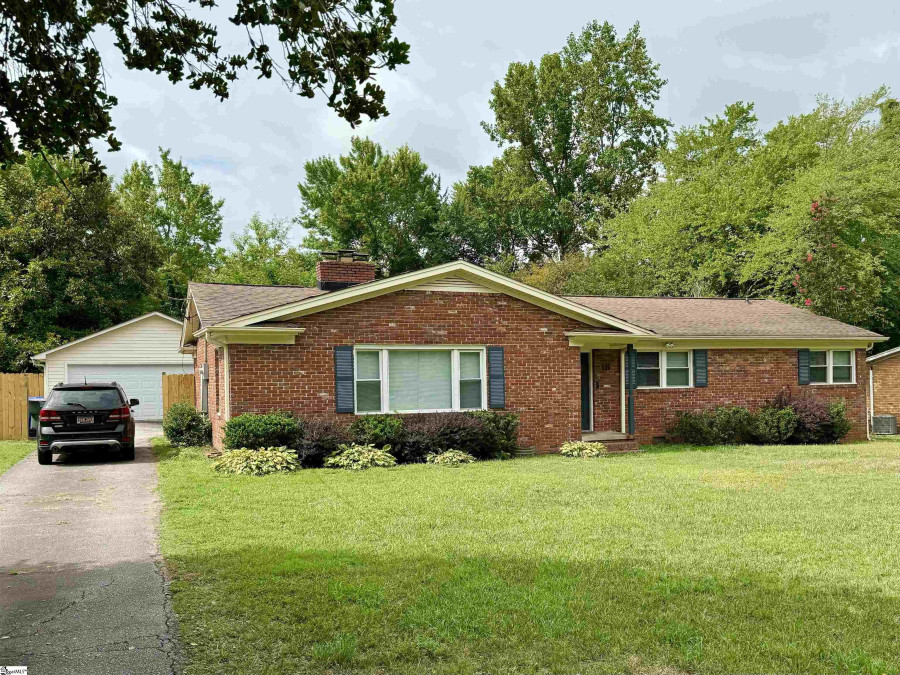 18 Dera  Greenville, SC 29615