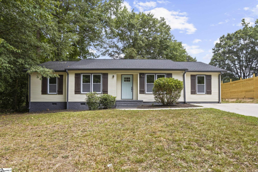 115 Buckingham  Taylors, SC 29687