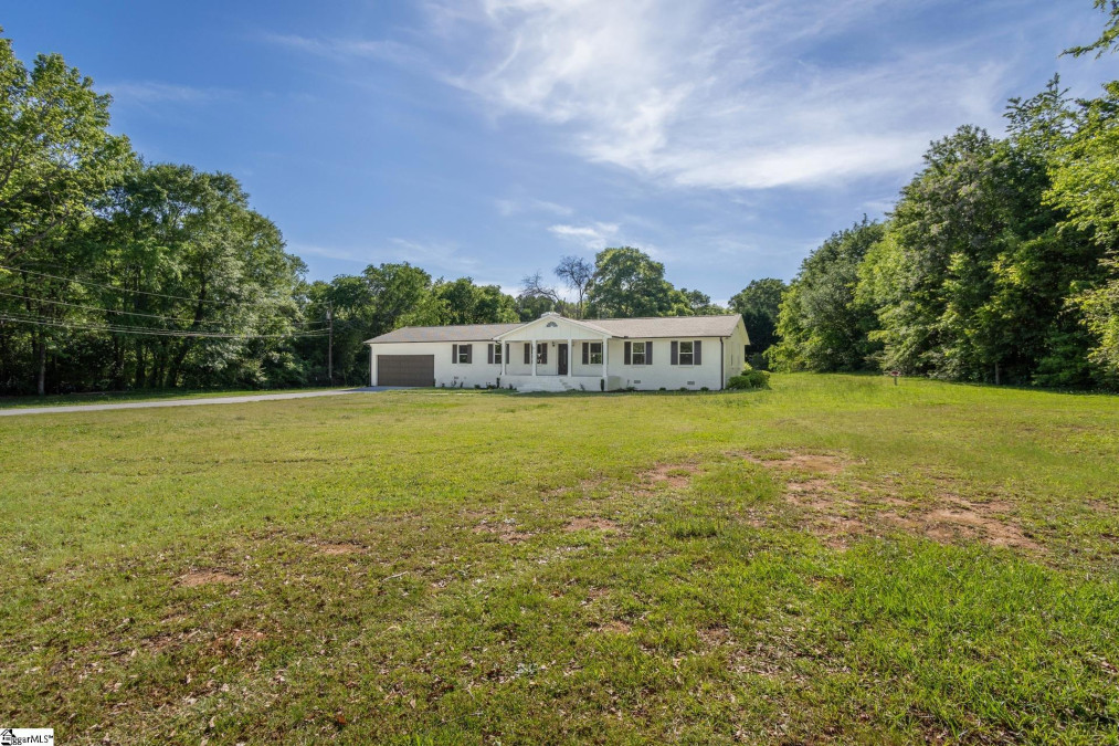 117 Garlington  Laurens, SC 29360