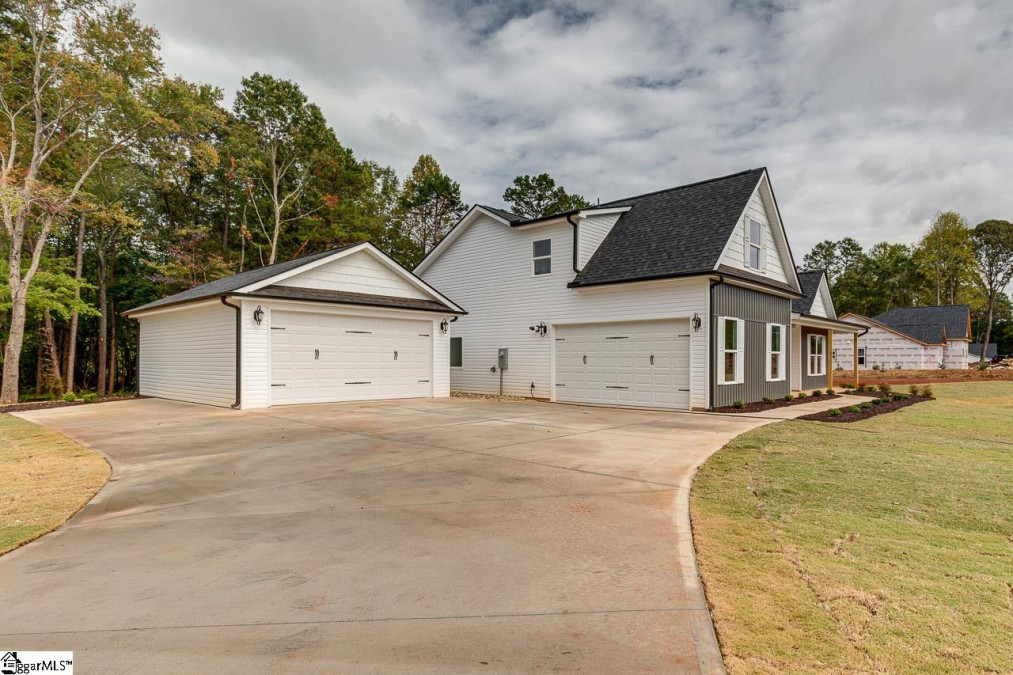 325 Jackson Grv Travelers Rest, SC 29690