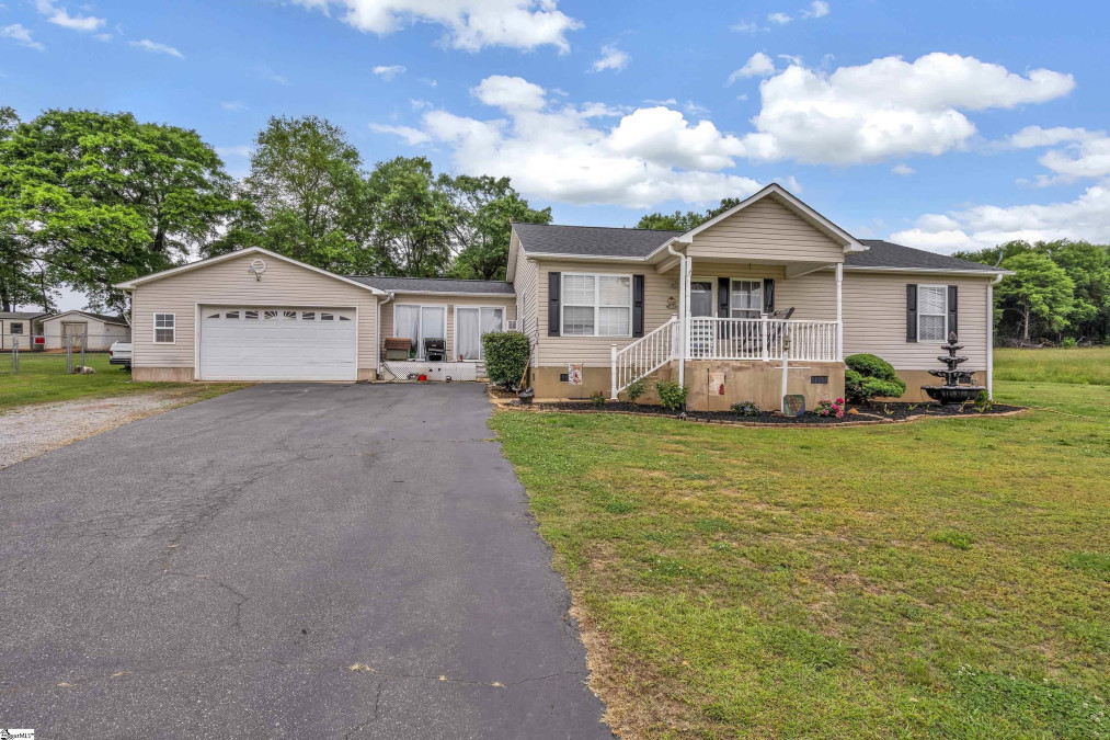 1204 Holly Springs Inman, SC 29349