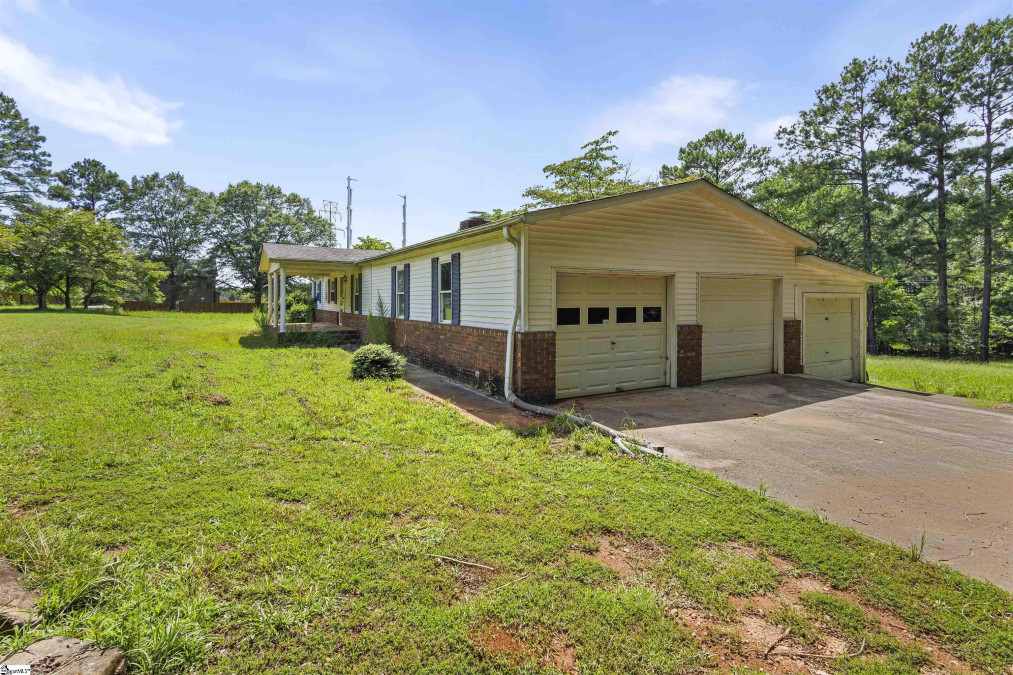 1131 Old Gunter Piedmont, SC 29673