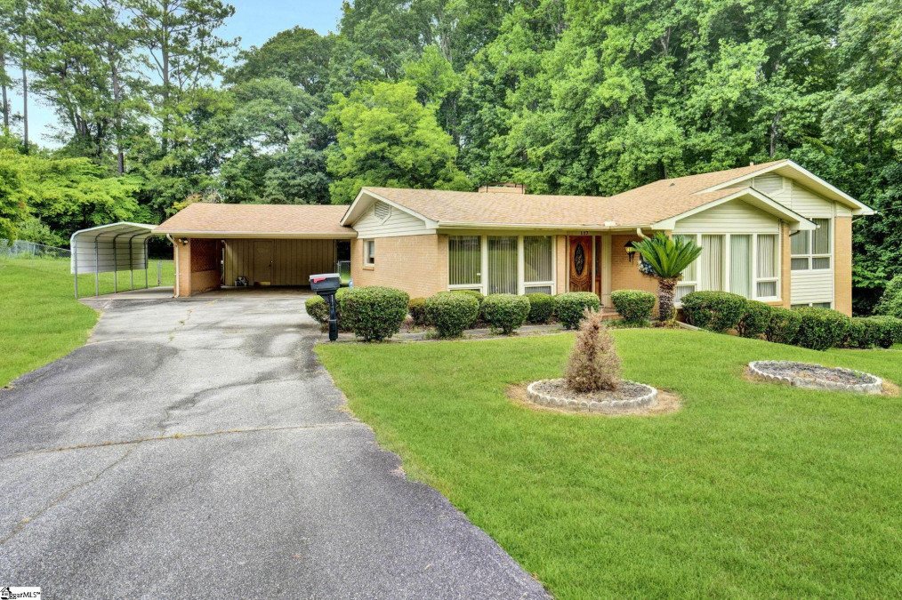 117 Arrowood  Laurens, SC 29360