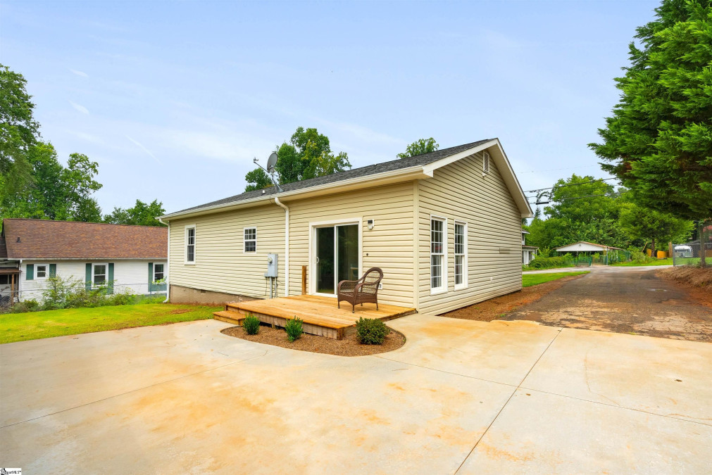 1316 South 6th E Seneca, SC 29678