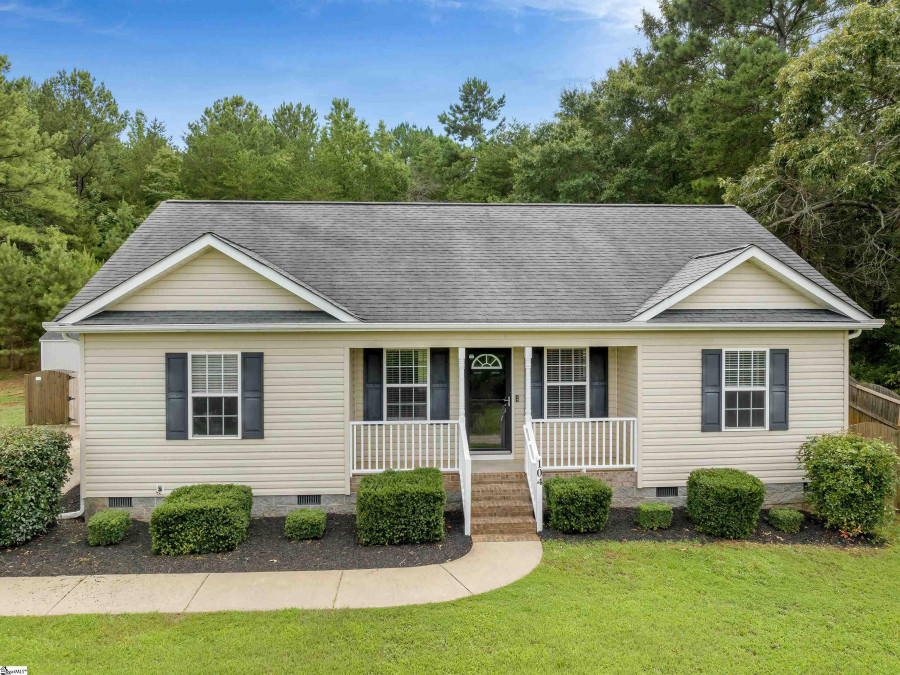 104 King E Greer, SC 29651