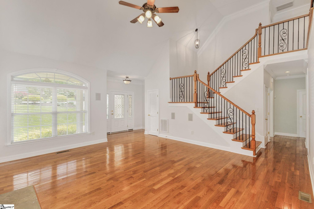 124 Briarpark  Greer, SC 29651