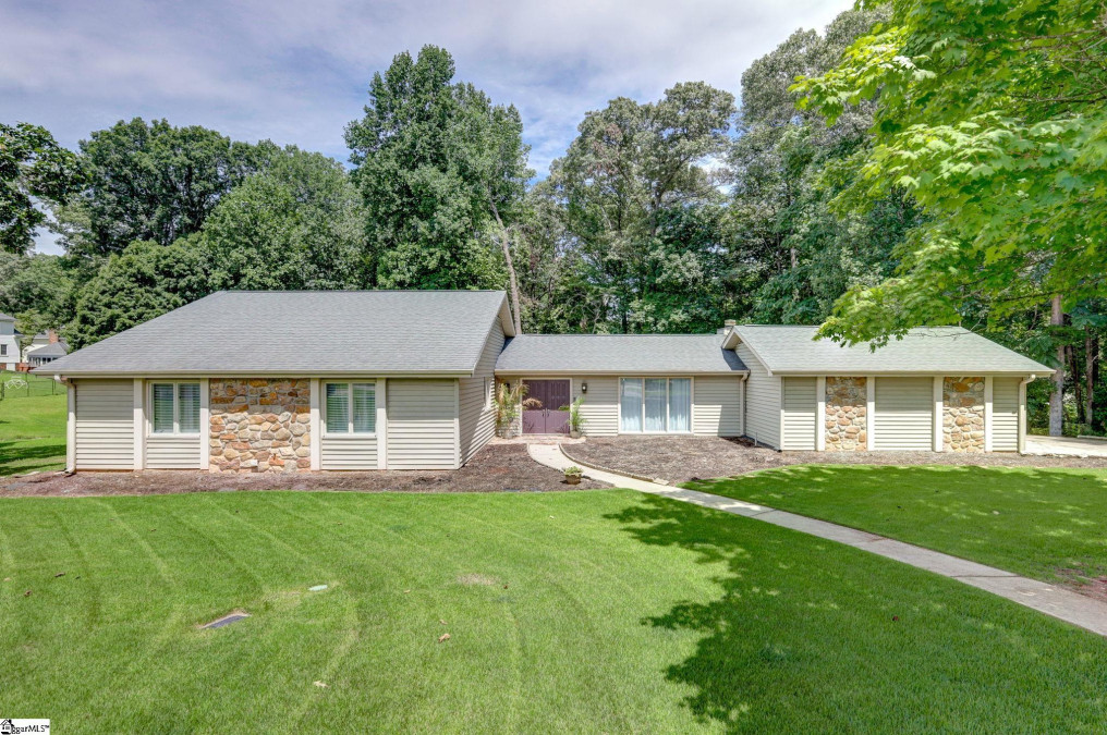 104 Croydon W Easley, SC 29642