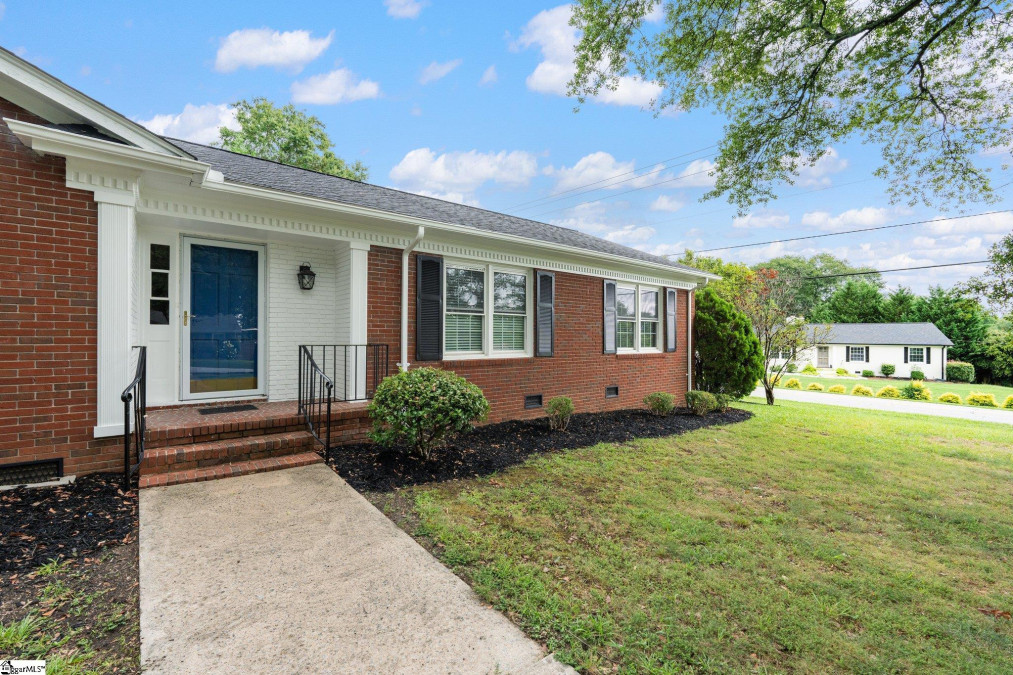 133 Rollingreen  Greenville, SC 29615