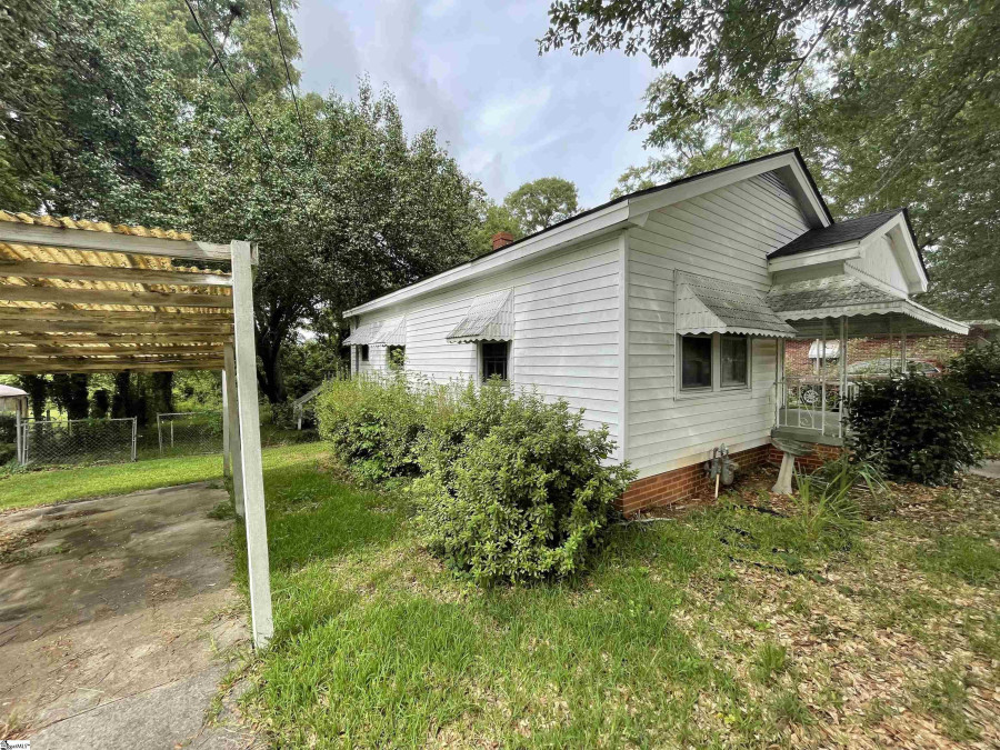 705 Ferguson E Clinton, SC 29325