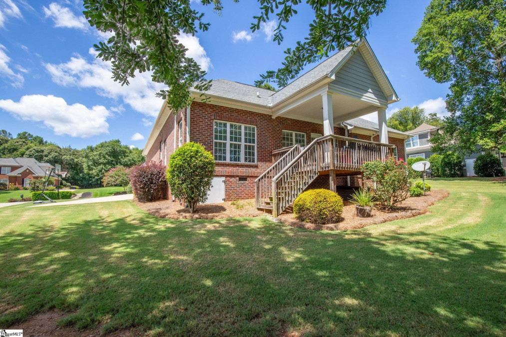 121 Lantern Rg Easley, SC 29642