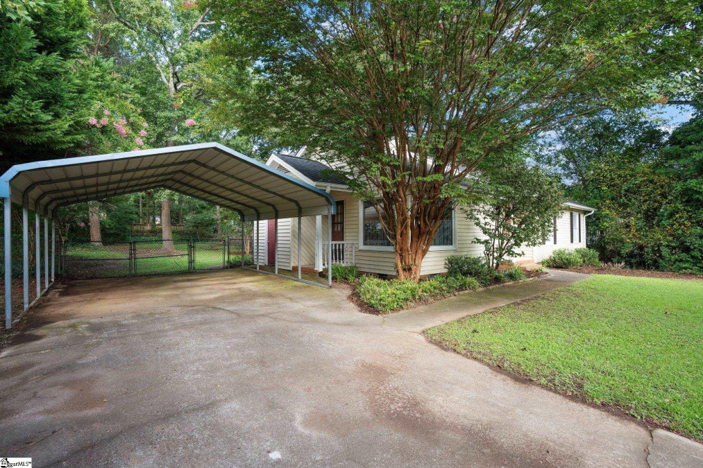 103 Oak  Greer, SC 29650