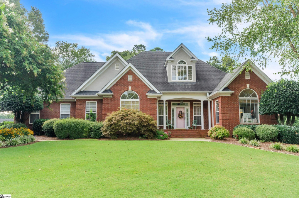 102 Lockmere  Easley, SC 29642