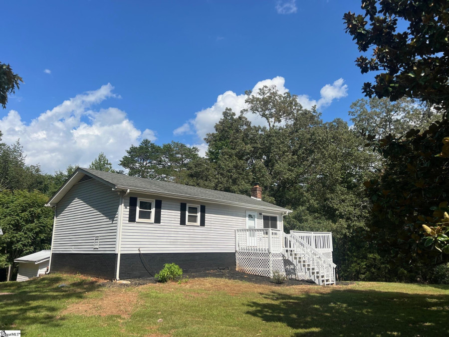 124 Meares  Pelzer, SC 29669