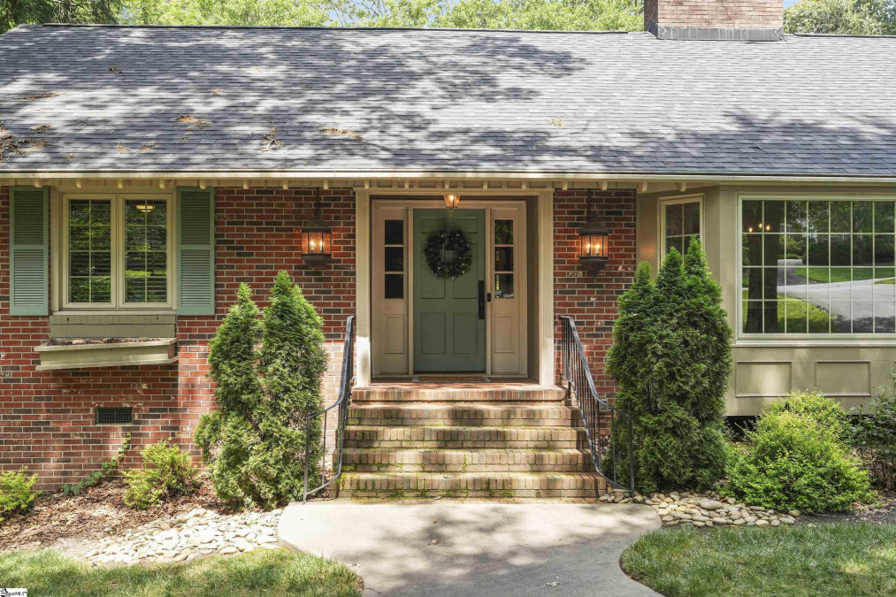 207 Rockingham  Greenville, SC 29607