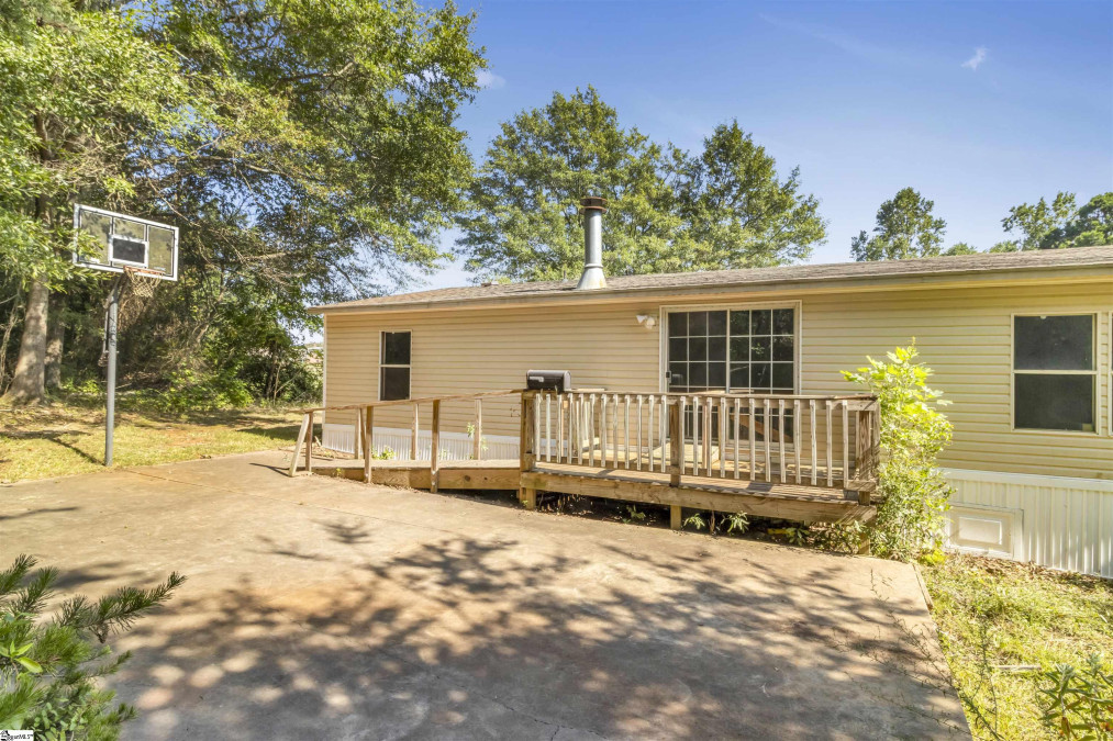 2223 Hammond  Greer, SC 29651