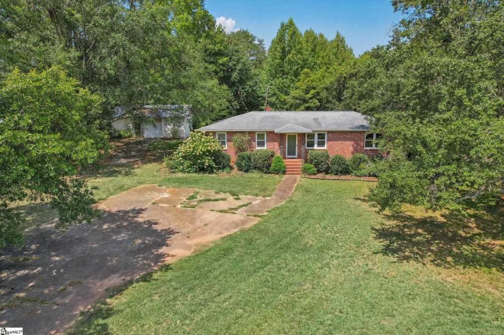 613 Farrs  Easley, SC 29640