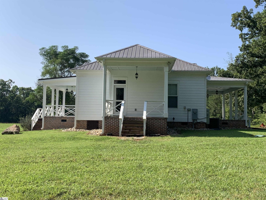 2220 S Blackstock Landrum, SC 29356