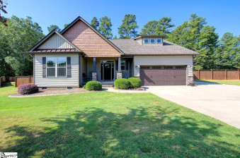 204 Pineknoll  Easley, SC 29642