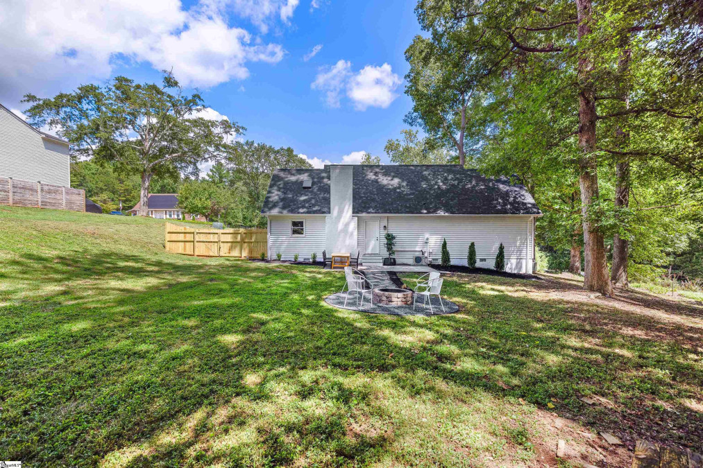 208 Williamsburg  Easley, SC 29642