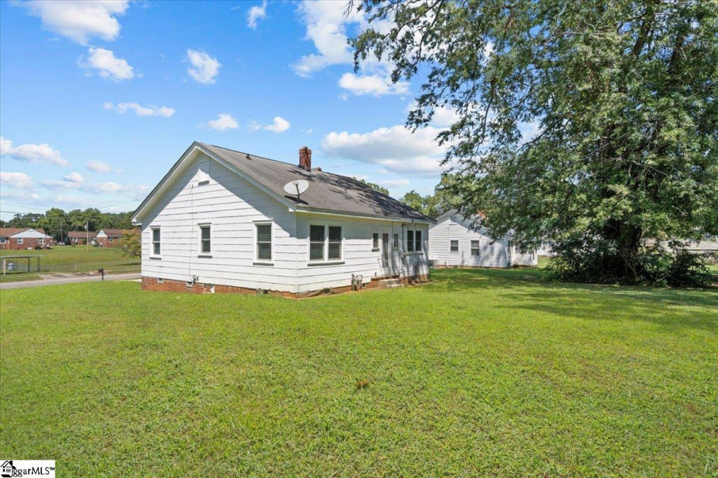 307 Laurens  Joanna, SC 29351