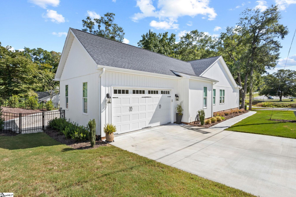 202 Vandiventer  Greer, SC 29650