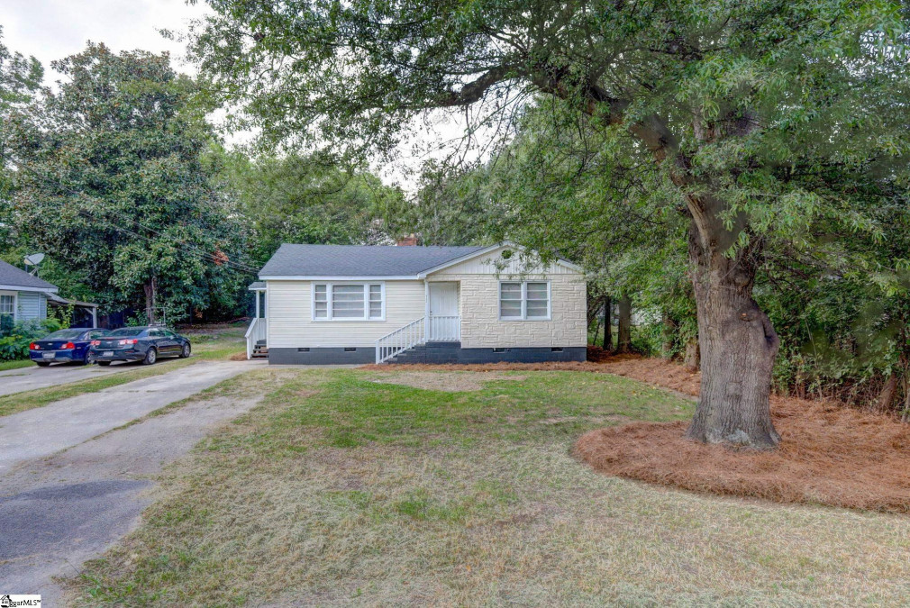 912 Lee W Taylors, SC 29687