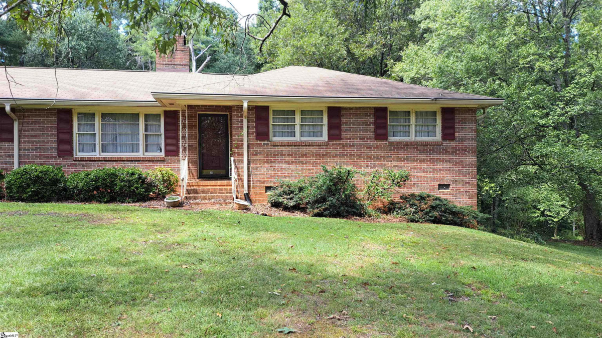 3 Enoree Hts Taylors, SC 29687