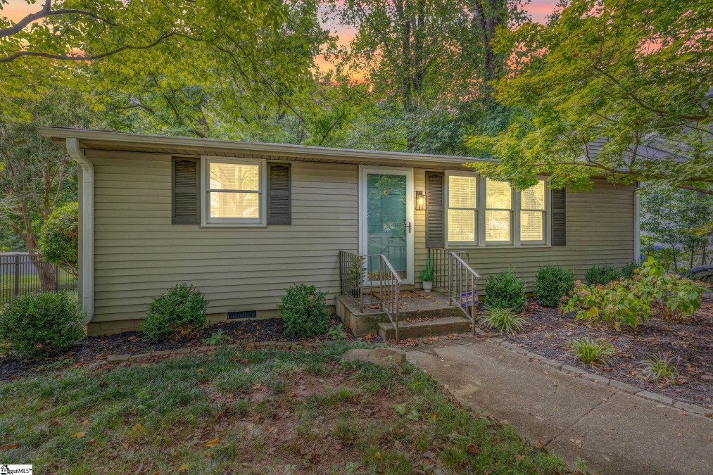 28 Brookview  Greenville, SC 29605