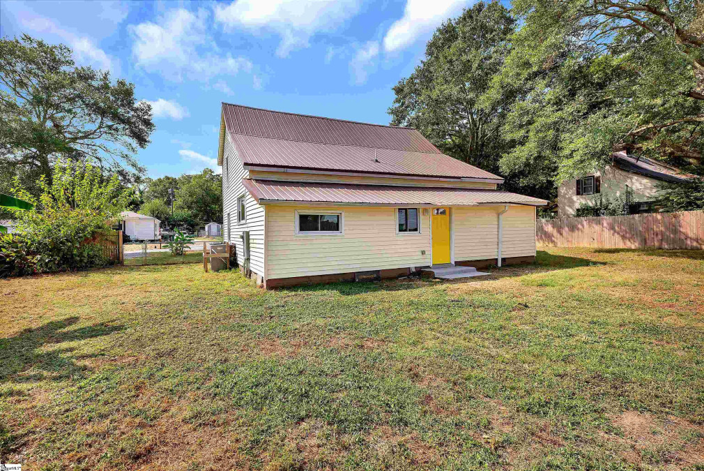 114 3rd W Williamston, SC 29697-2218