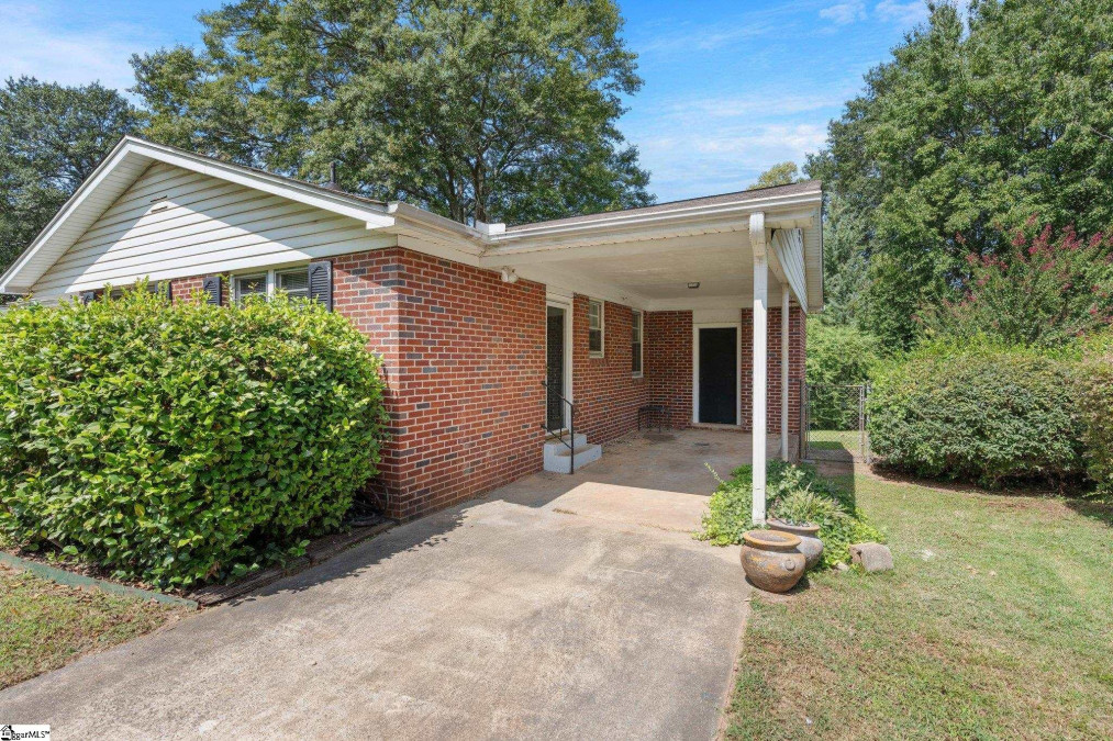 34 Sir Abbott Greenville, SC 29607