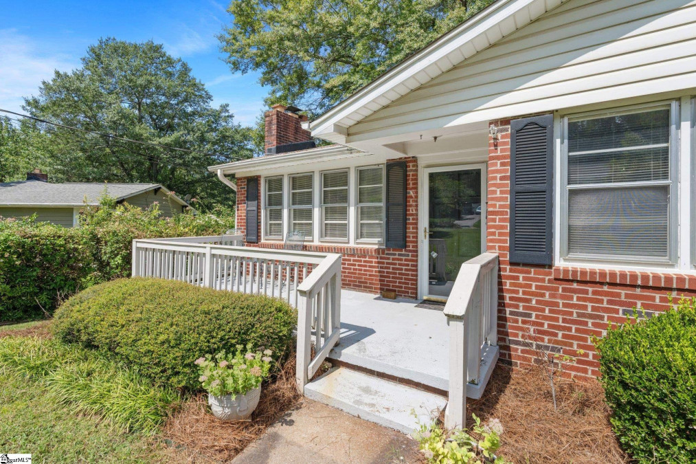 34 Sir Abbott Greenville, SC 29607