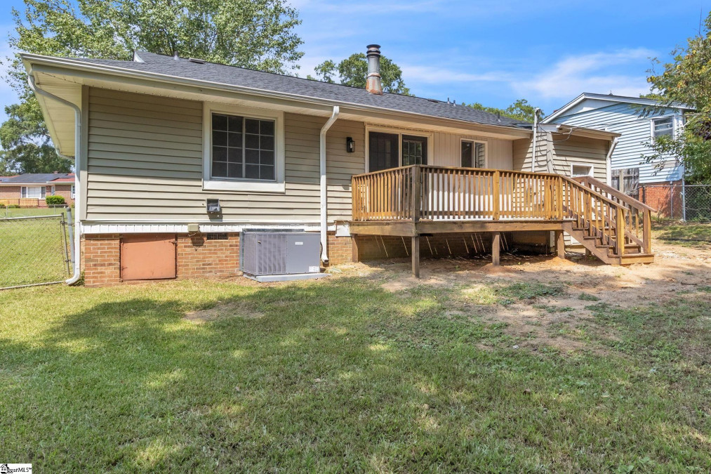 339 Crestview  Spartanburg, SC 29306