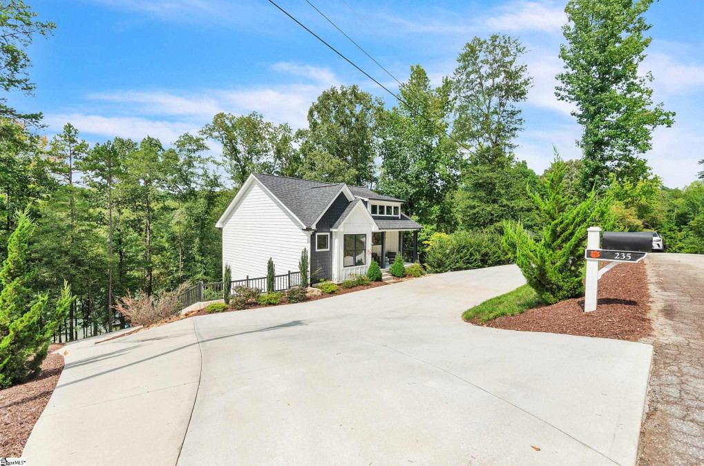 235 Dogwood  Townville, SC 29689