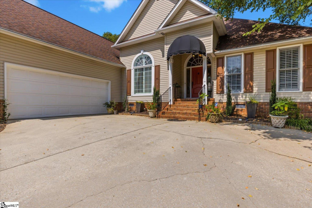 223 Trotters Rg Simpsonville, SC 29681