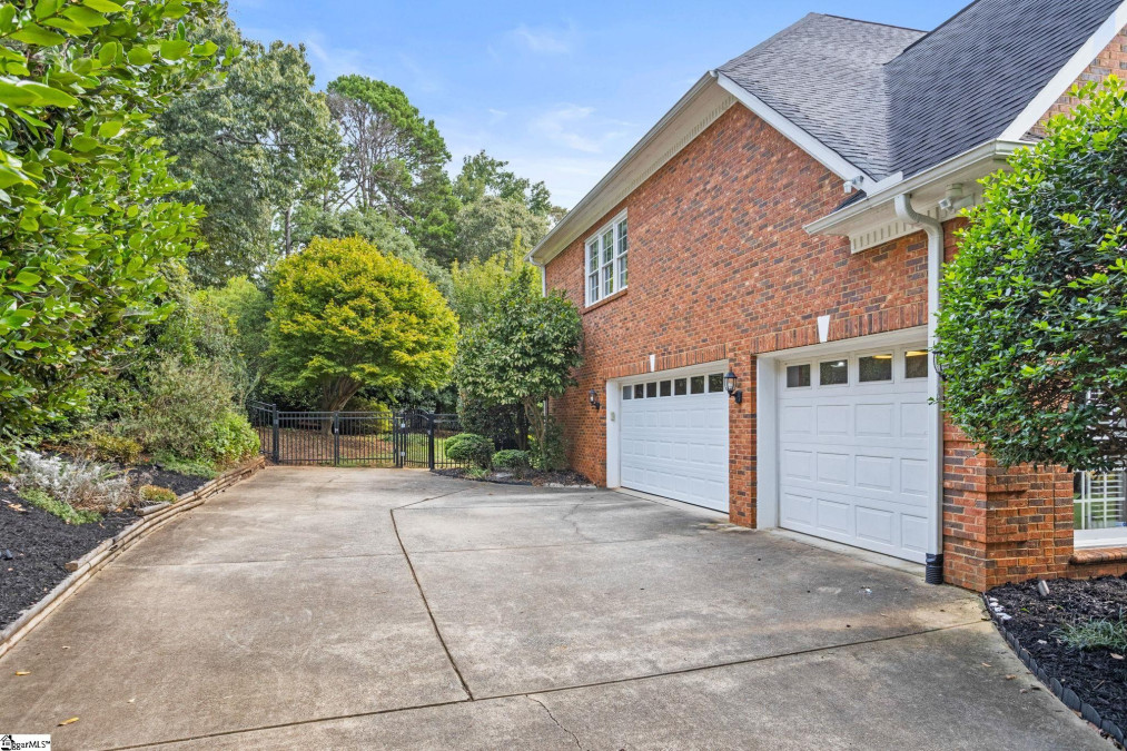 208 Winter Brook Simpsonville, SC 29681-5180